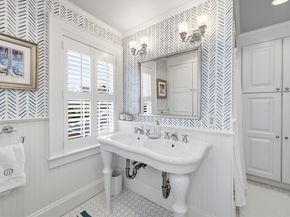 16 Pickwick Road, Marblehead MA 01945