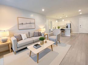 18 Cliveden St 205, Quincy MA 02169