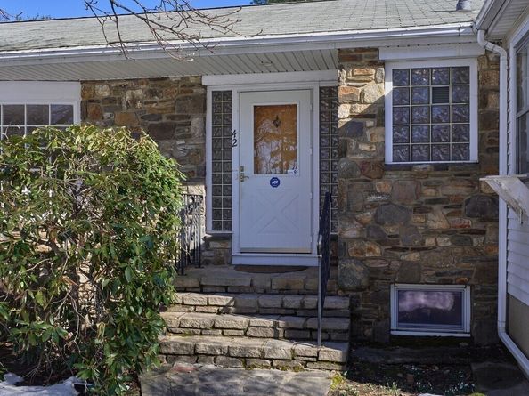 42 Ellis Dr., Worcester MA 01609