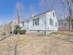 211 Dutcher St, Hopedale MA 01747