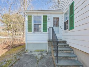 211 Dutcher St, Hopedale MA 01747
