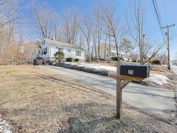 211 Dutcher St, Hopedale MA 01747