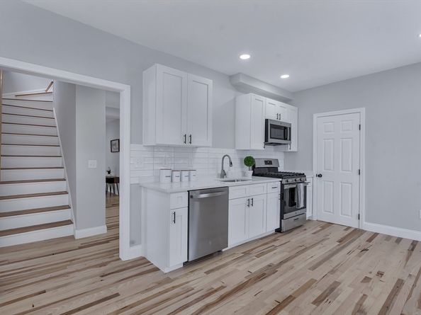 73 Walnut St, Dedham MA 02026