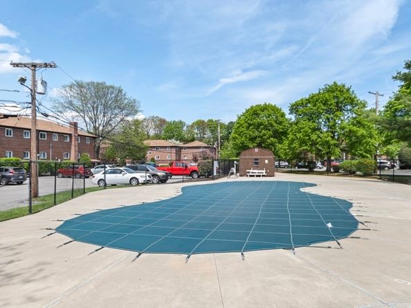 28 Westgate Rd 3, Boston MA 02467