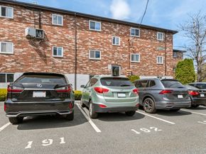 28 Westgate Rd 3, Boston MA 02467