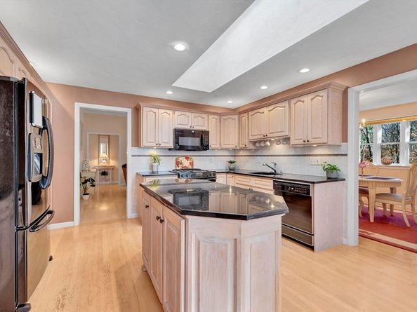 16 Sarah's Way, Peabody MA 01960