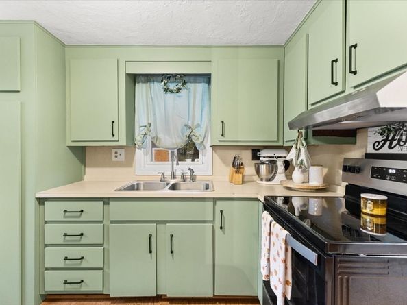 42 Stockade, Plymouth MA 02360