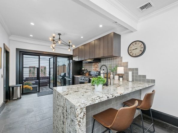 26 F Street 1, Boston MA 02127