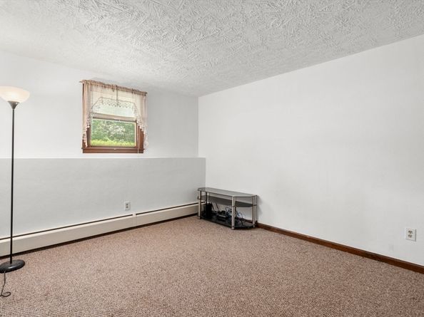 215 Chestnut St, Uxbridge MA 01569