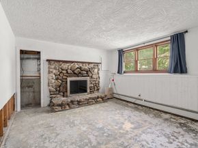 215 Chestnut St, Uxbridge MA 01569