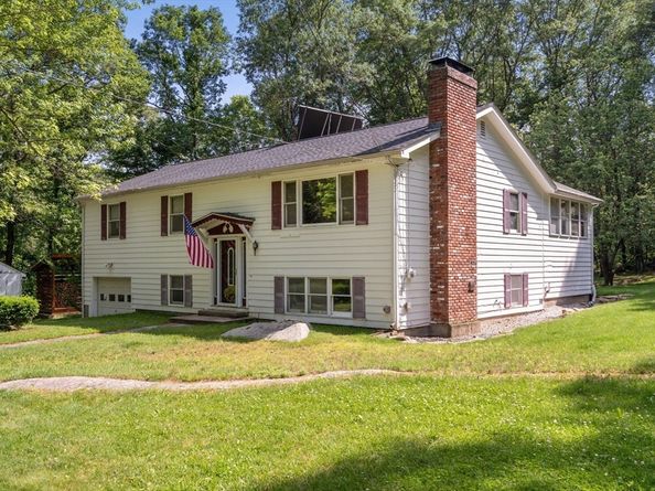 215 Chestnut St, Uxbridge MA 01569