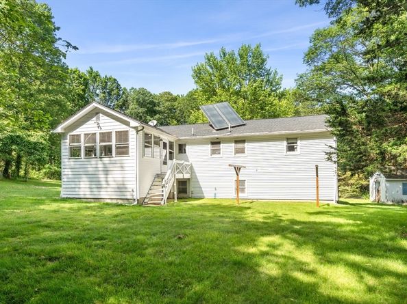 215 Chestnut St, Uxbridge MA 01569