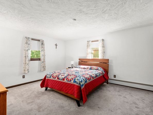 215 Chestnut St, Uxbridge MA 01569