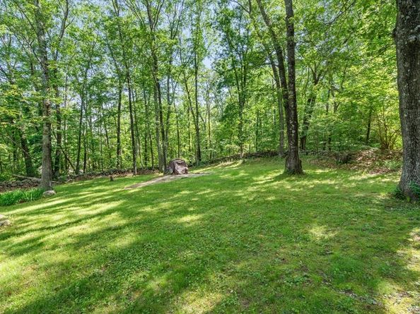 215 Chestnut St, Uxbridge MA 01569