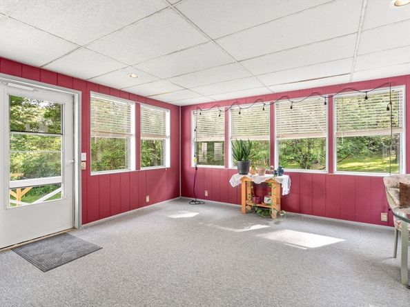 215 Chestnut St, Uxbridge MA 01569