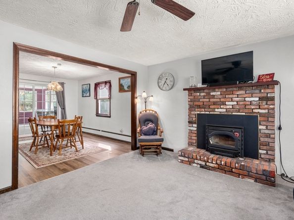 215 Chestnut St, Uxbridge MA 01569