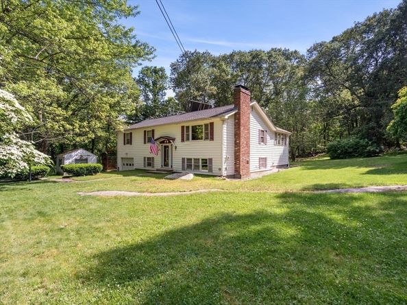 215 Chestnut St, Uxbridge MA 01569