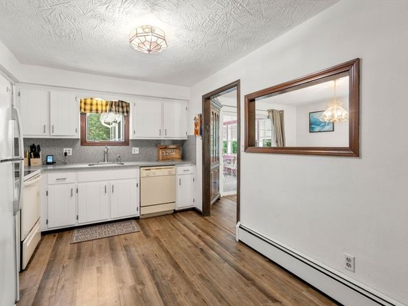 215 Chestnut St, Uxbridge MA 01569