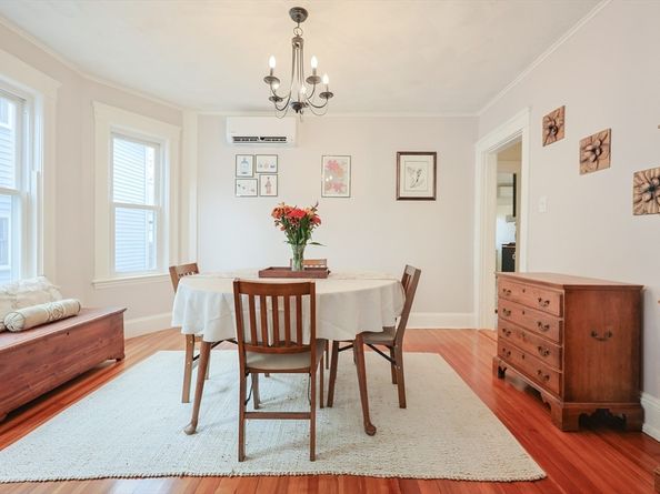 27 Oakland St 27, Watertown MA 02472