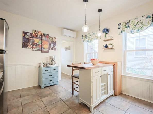 27 Oakland St 27, Watertown MA 02472