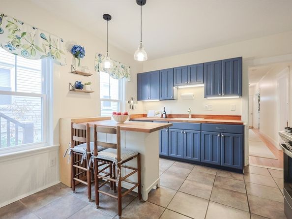 27 Oakland St 27, Watertown MA 02472