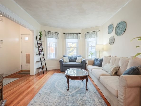 27 Oakland St 27, Watertown MA 02472