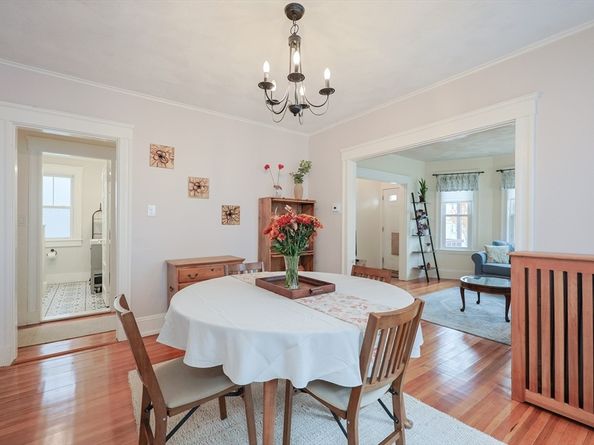 27 Oakland St 27, Watertown MA 02472