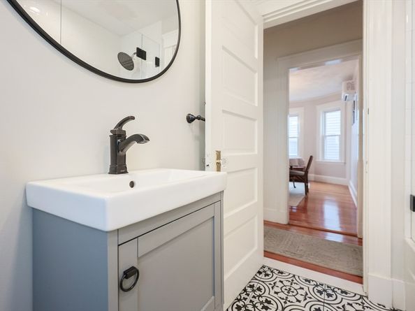 27 Oakland St 27, Watertown MA 02472