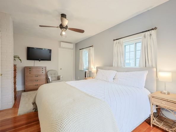 27 Oakland St 27, Watertown MA 02472