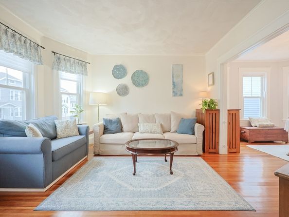 27 Oakland St 27, Watertown MA 02472