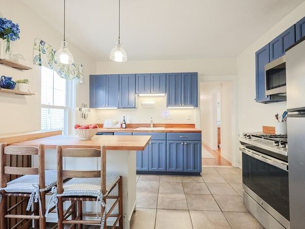 27 Oakland St 27, Watertown MA 02472