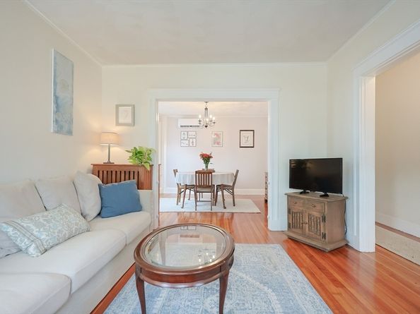 27 Oakland St 27, Watertown MA 02472