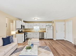 94 Brook Rd 3, Quincy MA 02169