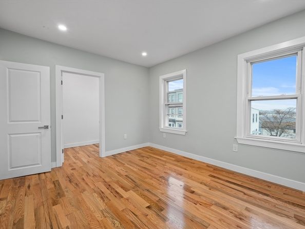 31 Wordsworth St, Boston MA 02128