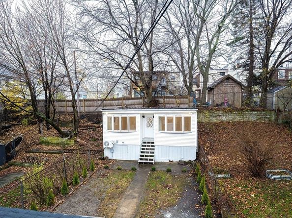 31 Wordsworth St, Boston MA 02128