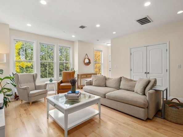 371 Maverick St 2, Boston MA 02128