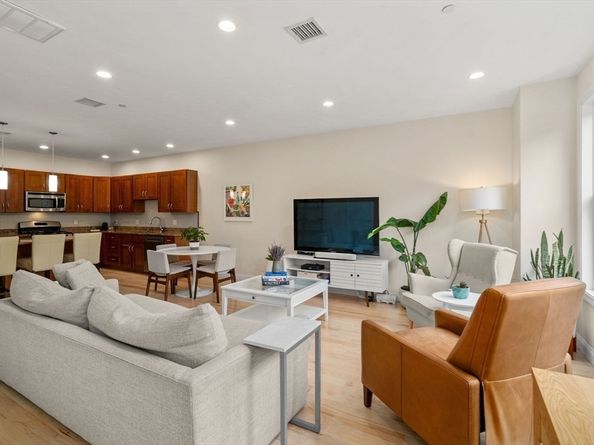 371 Maverick St 2, Boston MA 02128