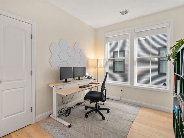 371 Maverick St 2, Boston MA 02128