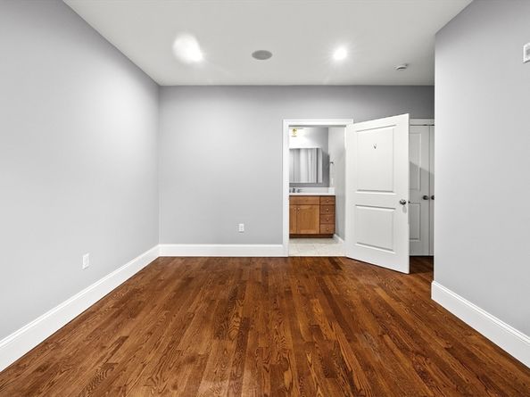 360 W 2nd St 14, Boston MA 02127