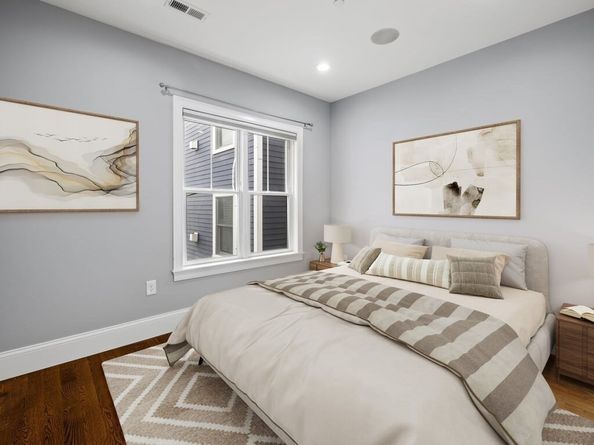 360 W 2nd St 14, Boston MA 02127