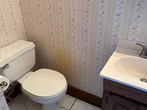 93 Cross St, Gardner MA 01440