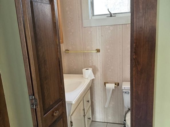 93 Cross St, Gardner MA 01440