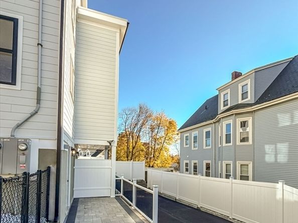 469 Washington Ave, Chelsea MA 02150