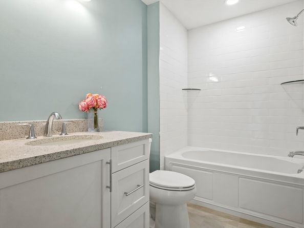 21 Derby Dr 21, Woburn MA 01801