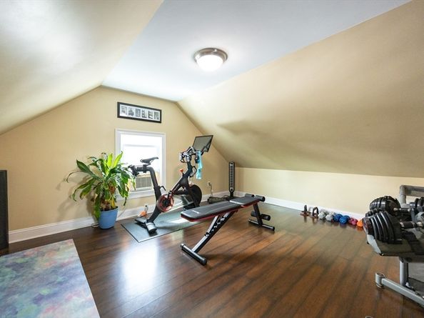 25 Brewster Rd, Framingham MA 01702