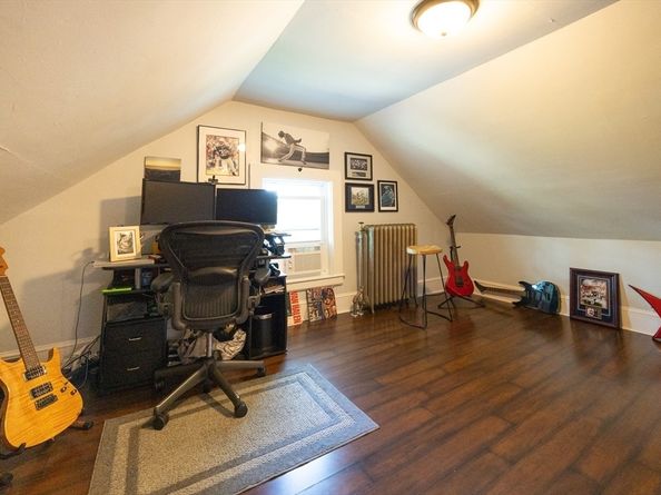 25 Brewster Rd, Framingham MA 01702