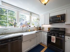 25 Brewster Rd, Framingham MA 01702