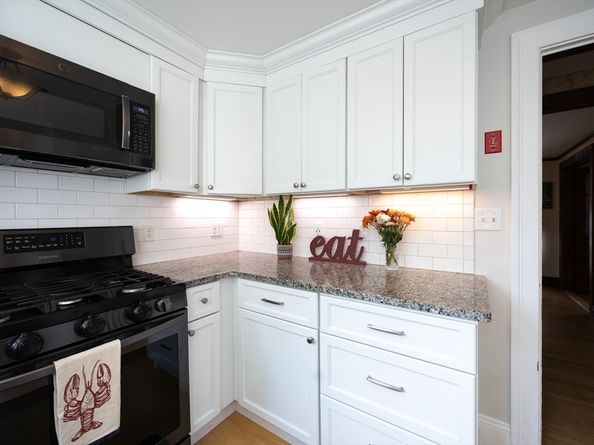 25 Brewster Rd, Framingham MA 01702