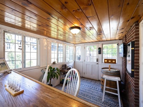 25 Brewster Rd, Framingham MA 01702