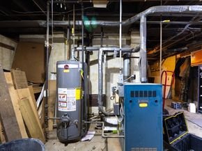 25 Brewster Rd, Framingham MA 01702